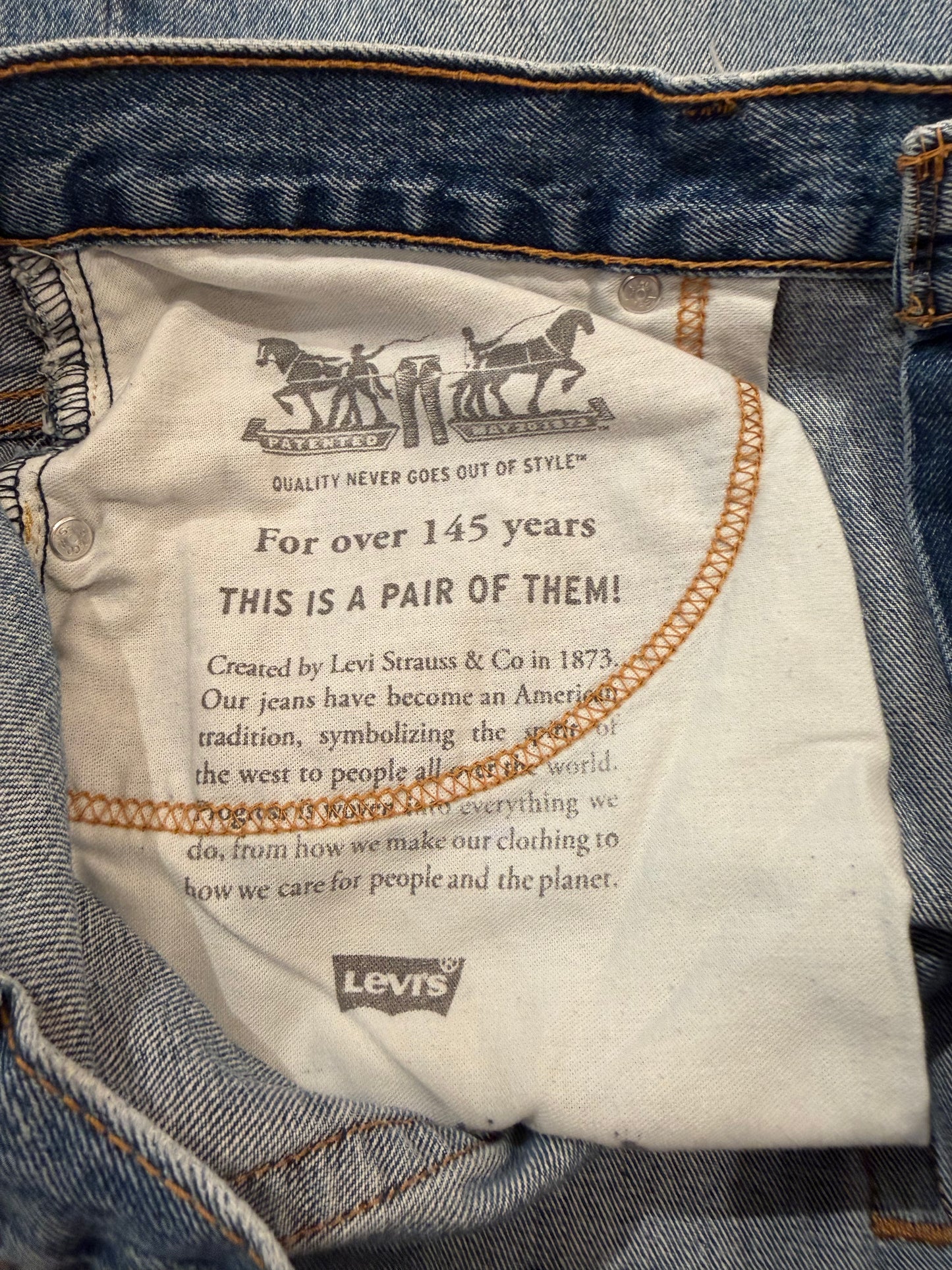 LEVI’S 569 Loose Straight Light Blue Denim Jorts Size 34