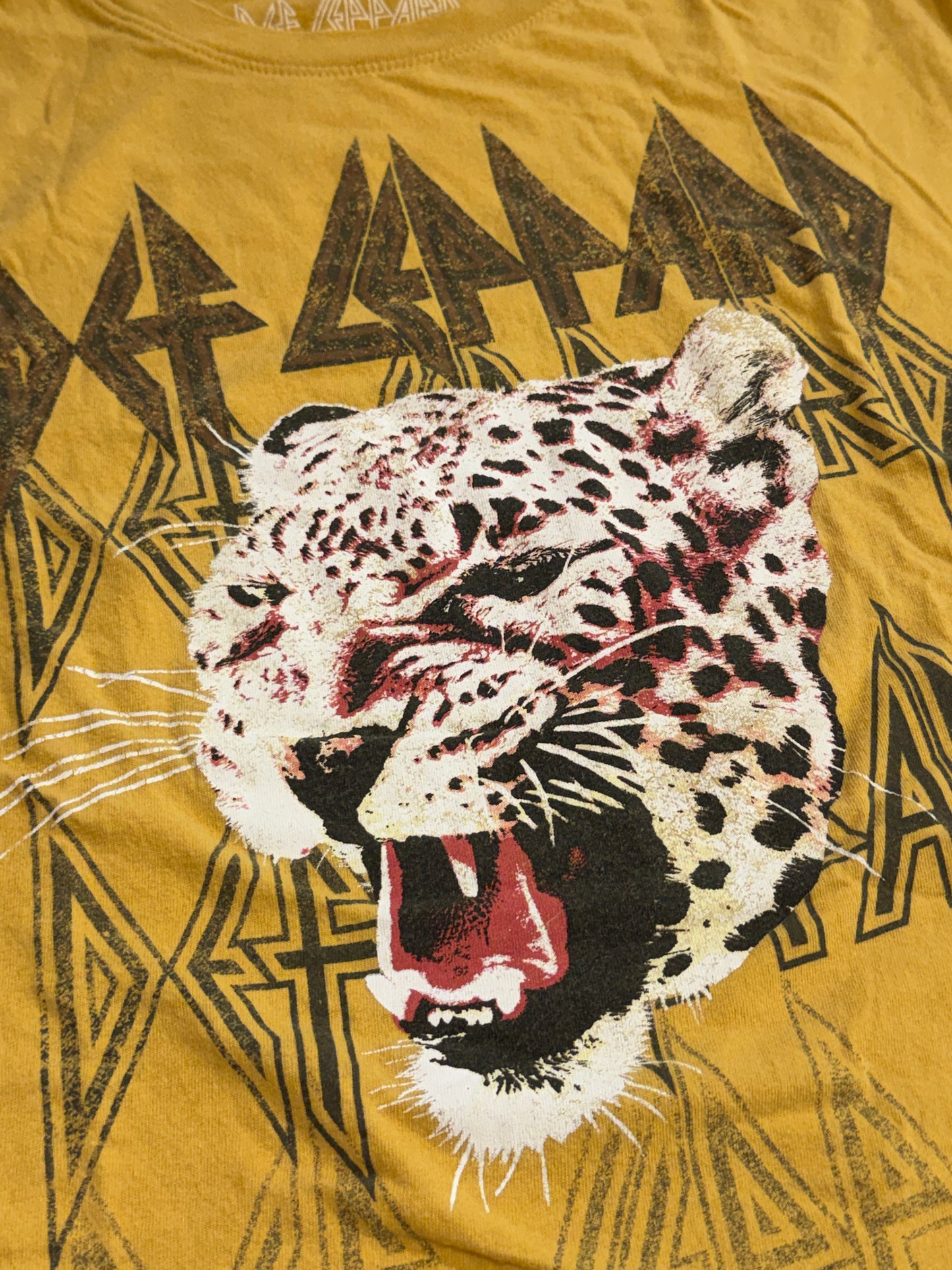 Def Leppard Gold Short Sleeve Cotton Tee M