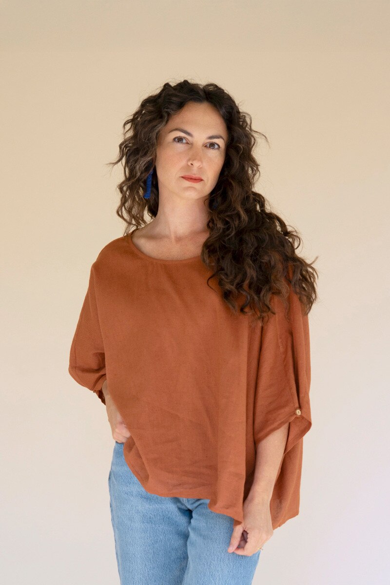 LA LOU Short-Sleeve Blouse with Button Detail on Sleeves / Cinnamon, OS