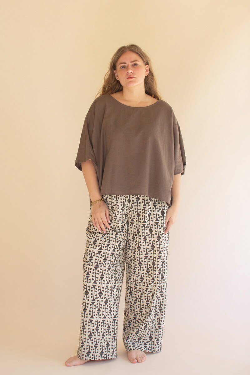 LA LOU Short-Sleeve Blouse with Button Detail on Sleeves / Oregano, OS