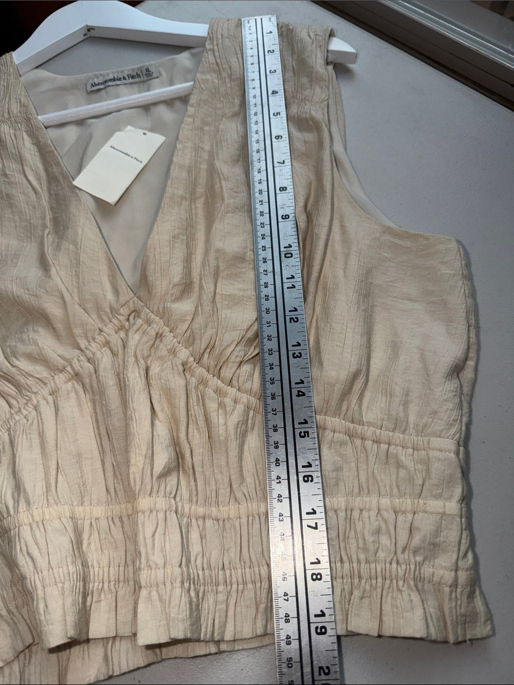 Abercrombie & Fitch Light Cream V-Neck Gathered Sleeveless Crop Top