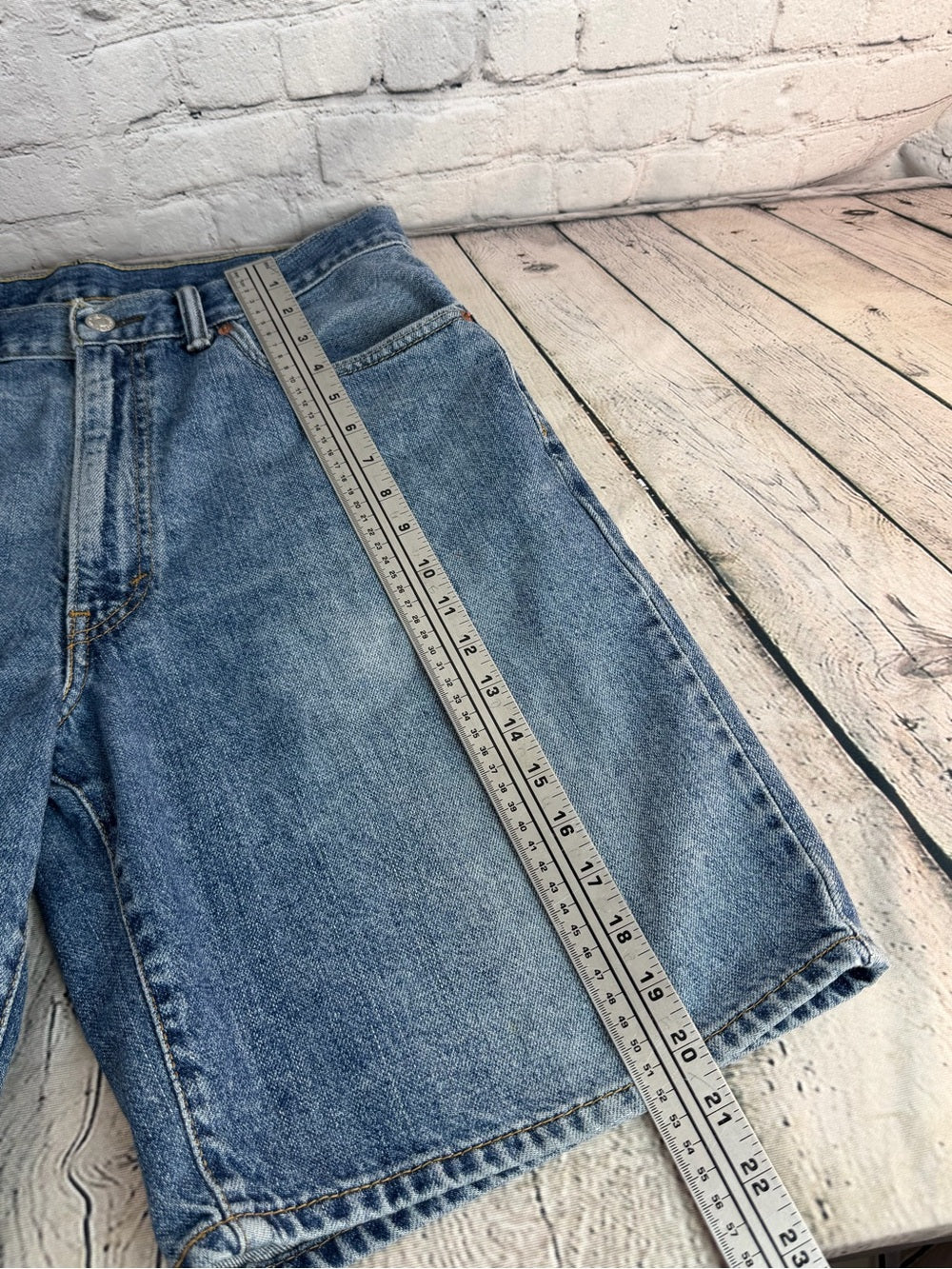 LEVI’S 550 Jorts Denim Shorts Light Wash Blue 34