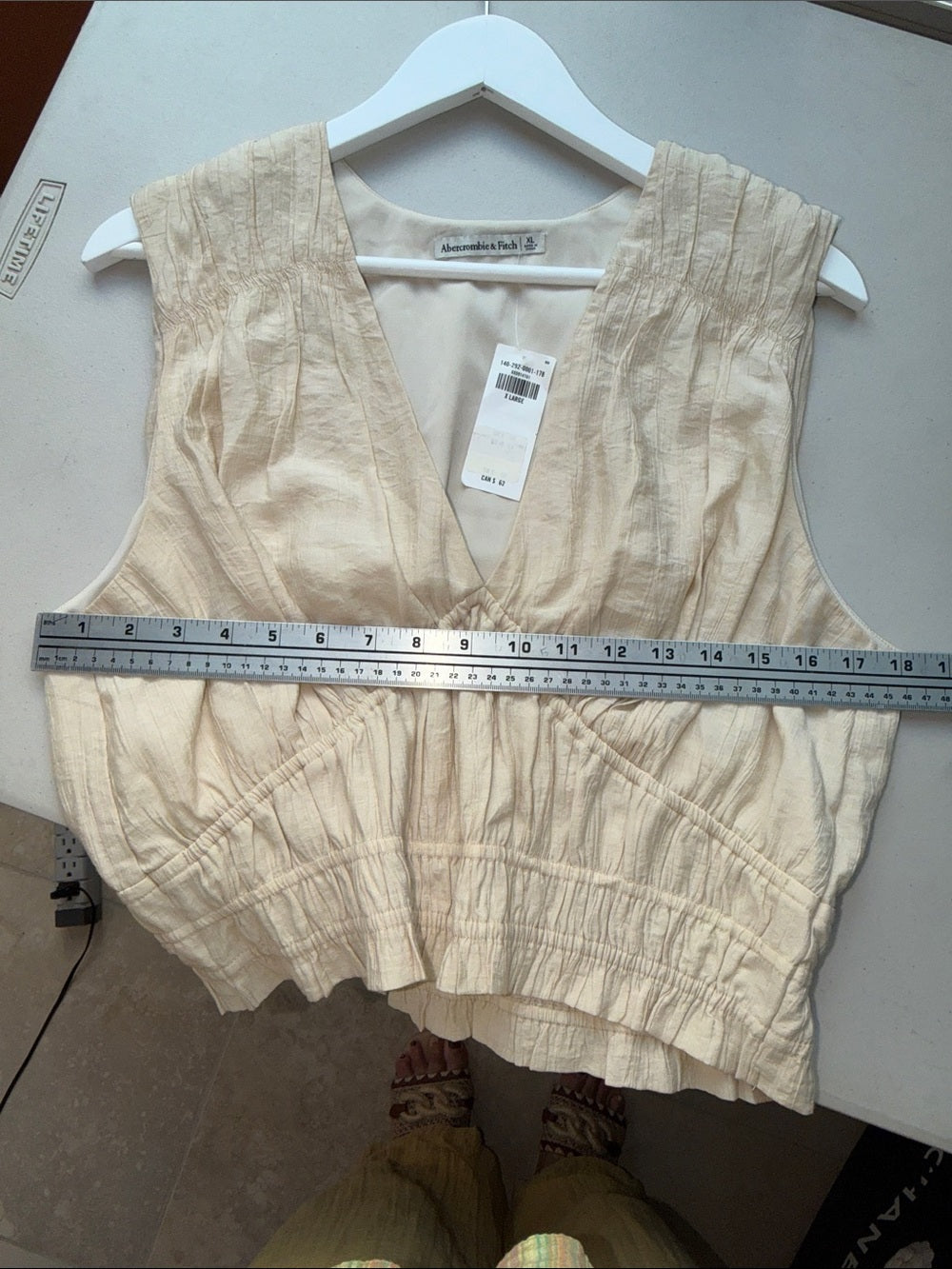 Abercrombie & Fitch Light Cream V-Neck Gathered Sleeveless Crop Top