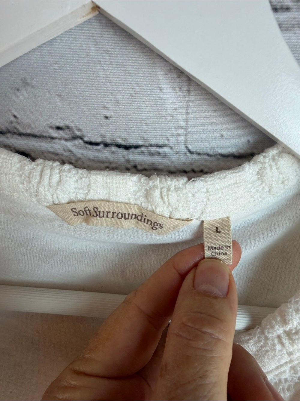 SOFT SURROUNDINGS White Textured Knit V-Neck Top L Lined Long Sleeve